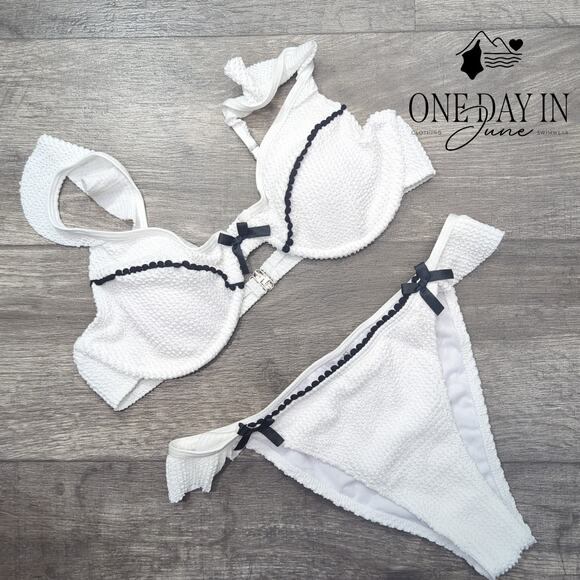 CharmLeaks Smocked Underwire Bikini Swimsuit Size L - Picture 3 of 6